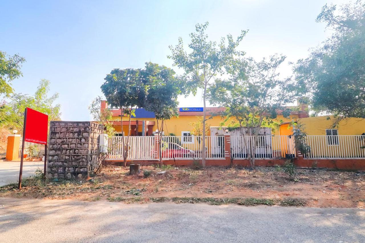Fabexpress Airport Stay Inn - Nr Hyderabad International Airport, Shamshabad Exterior photo